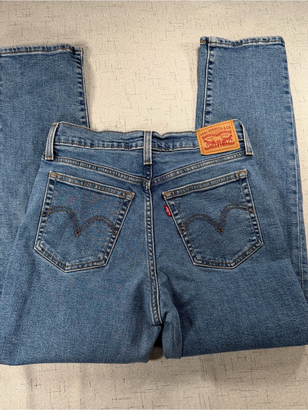 Levi’s Women’s Wedgie Straight Blue Medium Wash Denim Jeans Size 28